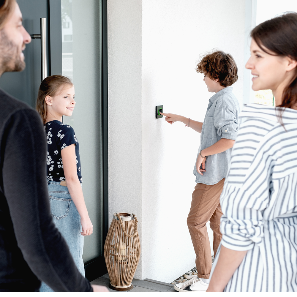 ekey_xline_image_01_01